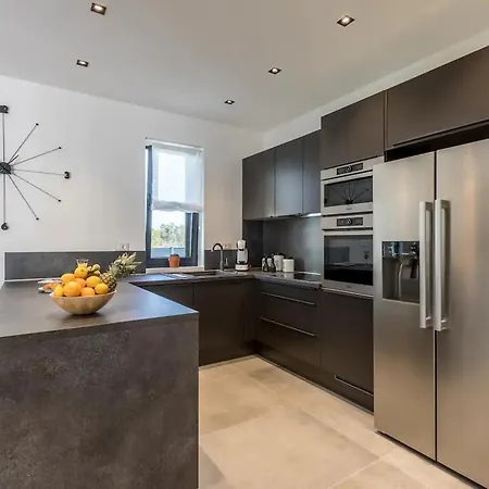 Three Bedroom With Pool Kaštela