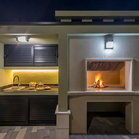 Three Bedroom With Pool Villa *