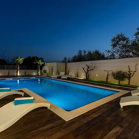 Three Bedroom With Pool