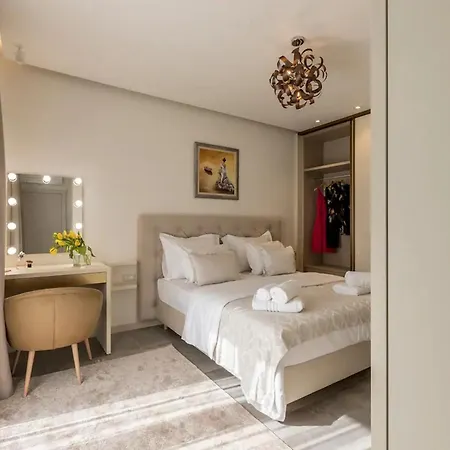 Three Bedroom With Pool Villa *