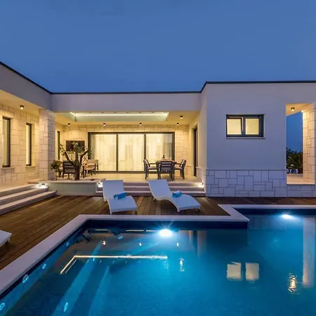 Three Bedroom With Pool * Kaštela