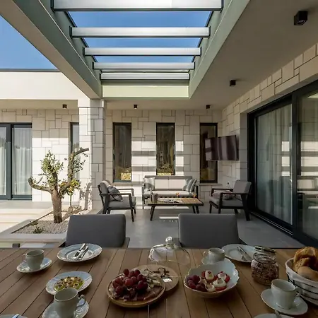 Three Bedroom With Pool