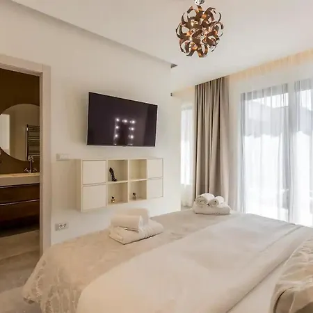 Three Bedroom With Pool Villa