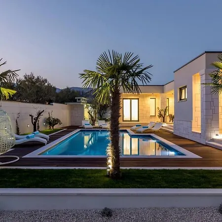Three Bedroom With Pool