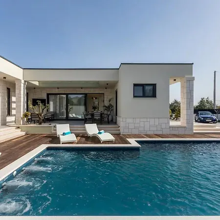 Three Bedroom With Pool Villa