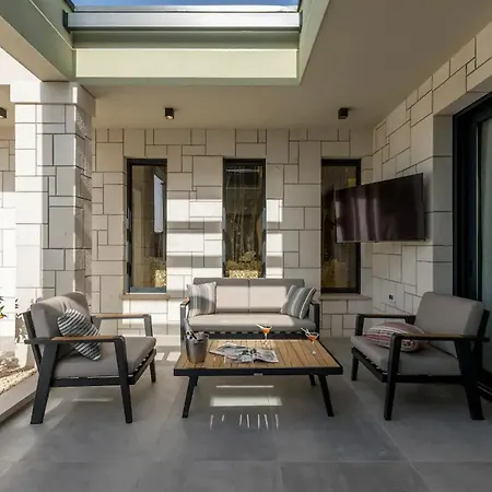 Three Bedroom With Pool Villa Kaštela