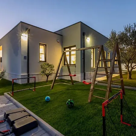 Three Bedroom With Pool Villa