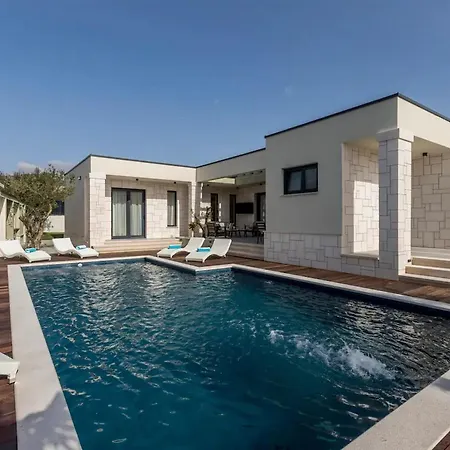 Three Bedroom With Pool * Kaštela